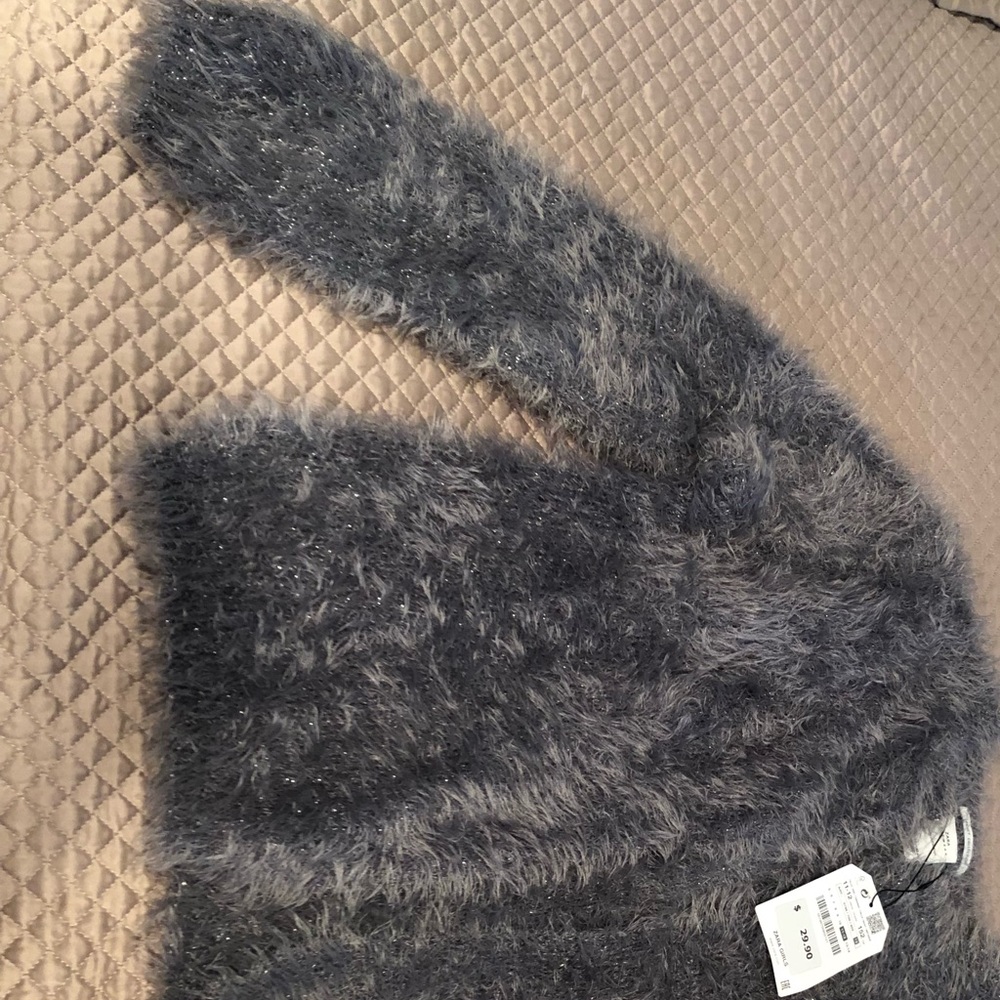 Fluffy sweater - Picture 3 of 5